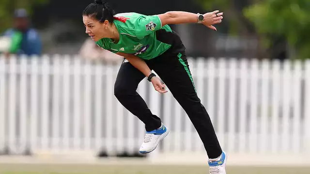 Kapp and Jones Shine as Stars Secure Comprehensive WBBL Win